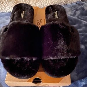 Koolaburra Fuzz-ah slippers